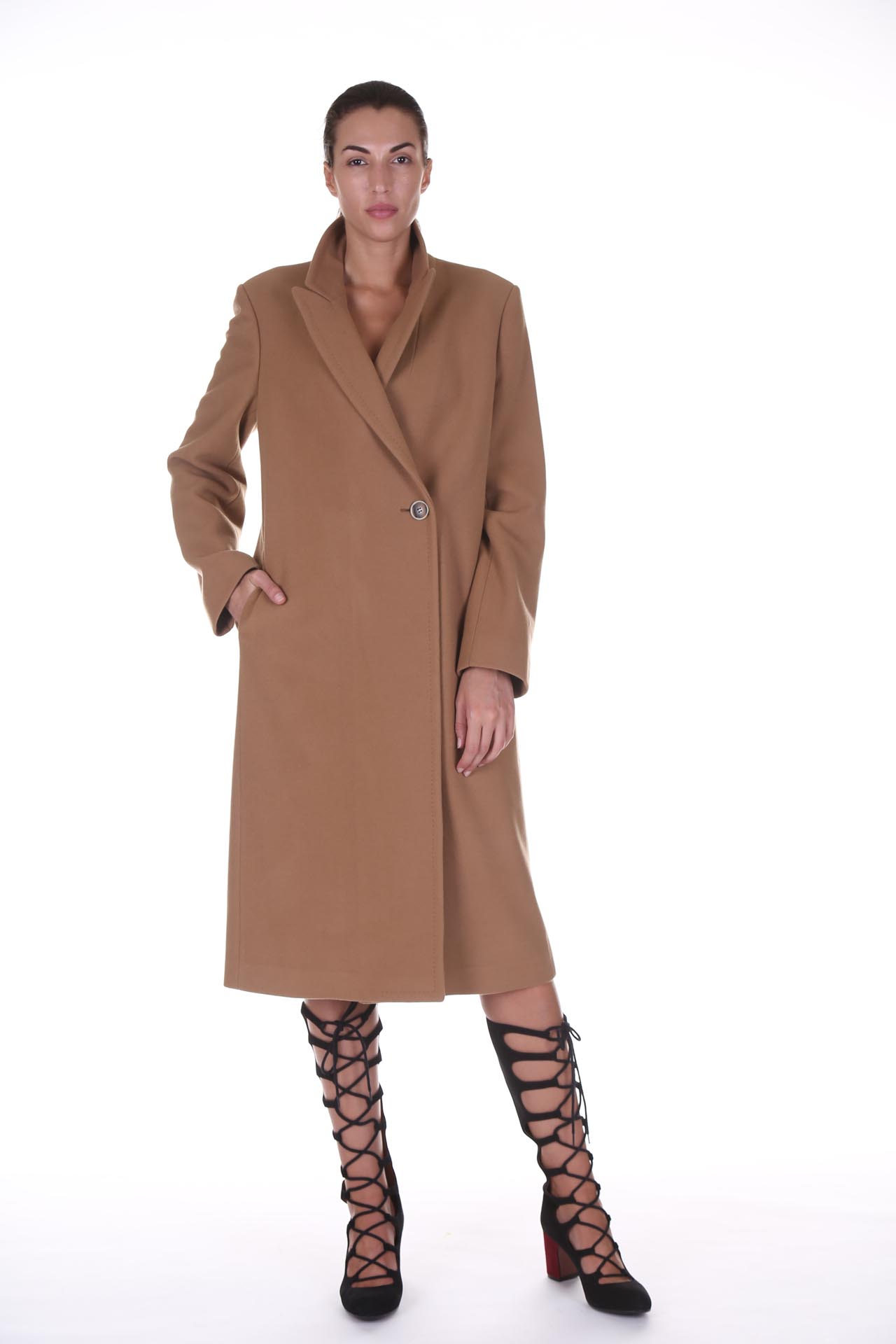 Erika Cavallini, Coat